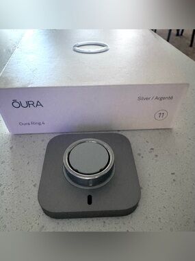 Oura Ring 4, Silver, with Charging Dock